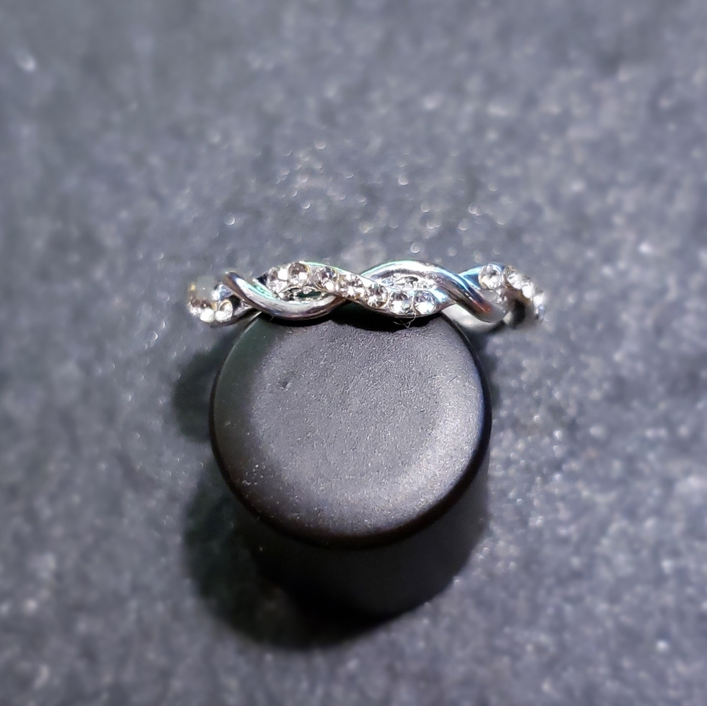 🆕 Sterling & Diamond Crystal Twist Ring 🆕 - Picture 4 of 9